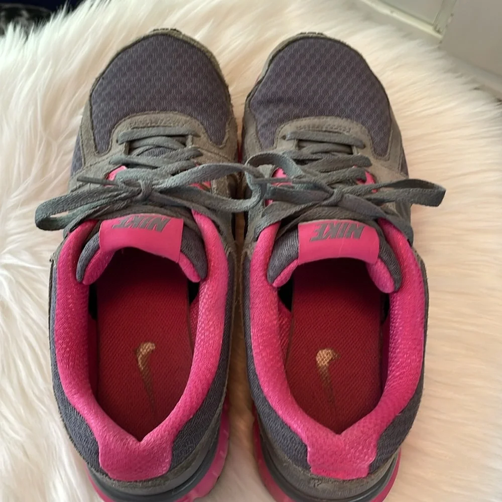 Nike tennis Shoes Gray Pink 10